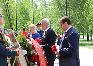 Возложение цветов к Могиле Неизвестного Солдата и к памятнику Маршалу Г.К. Жукову