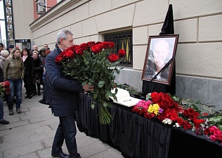 Акция памяти у здания мэрии Москвы