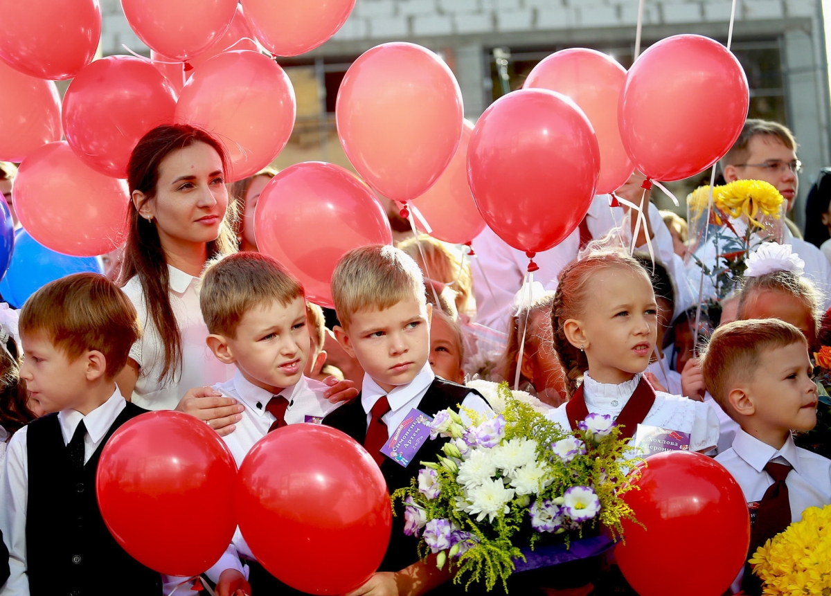 Школам рекомендовано. 1 Сентября. Первое сентября фото. Школа 99 Краснодар. Краснодар 8 школа учащиеся.