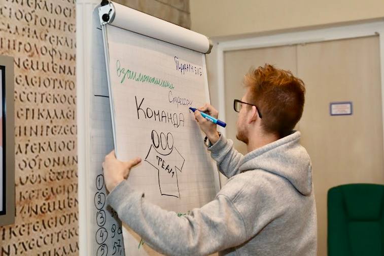 Студенты московских колледжей прошли обучение в Учебно-исследовательском центре thumbnail