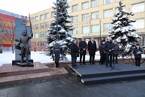 Торжественное открытие монумента памяти автозаводцев, защищавших страну в годы Великой Отечественной войны