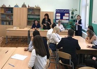 25 октября в ГБОУ Школа № 2200 в 11 классе прошел профсоюзный урок на тему «Основы профсоюзного движения»
