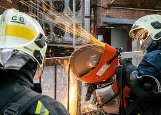 Мосгордума установила дополнительные меры поддержки пожарных и спасателей 