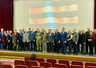Профактив автоотрасли посмотрел документальный фильм об освобождении Мариуполя 